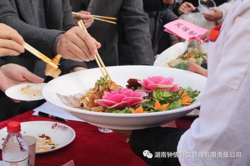 湖南鐘情餐飲管理有限責(zé)任公司,餐飲管理,鐘情餐飲管理,團(tuán)體膳食,大學(xué)食堂,學(xué)院食堂,學(xué)校餐飲